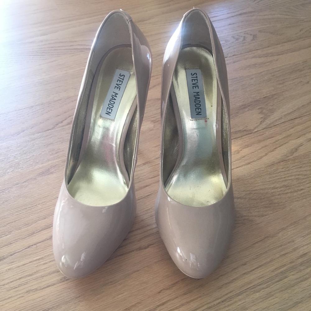 Steve Madden nude pumps.